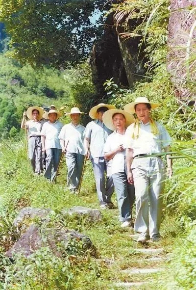 1989年7月，習近平在壽寧縣山村。